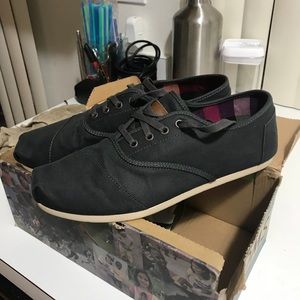 Men’s TOMS sneakers